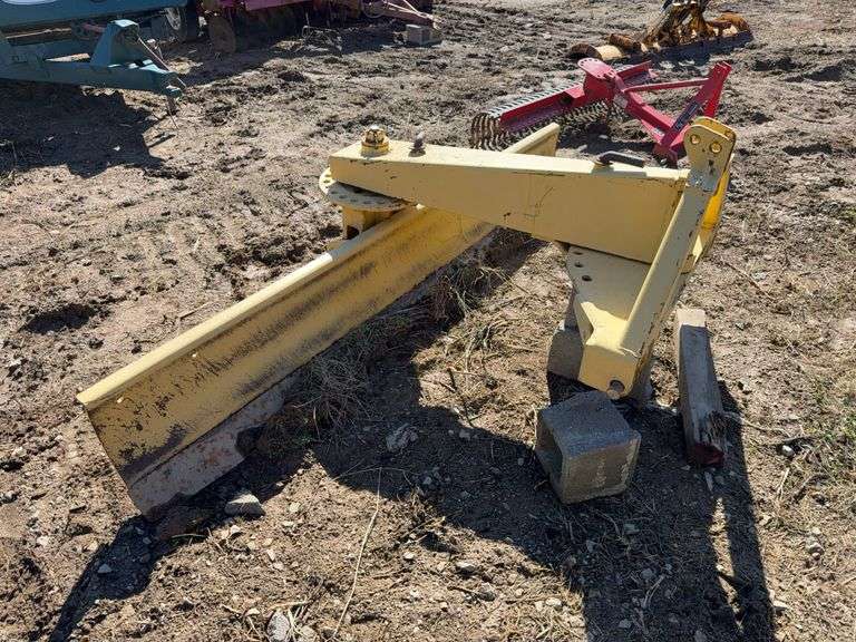 3 pt hitch Blade 8 ft