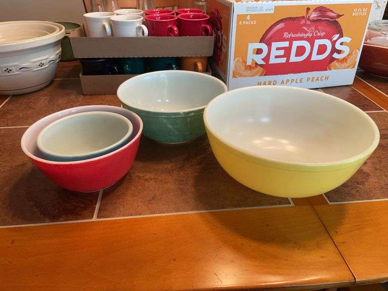 (4) Pyrex mixing bowls