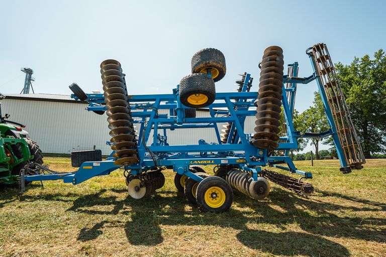 2018 LANDOLL 7530 VERTICAL TILLAGE TOOL 29’
