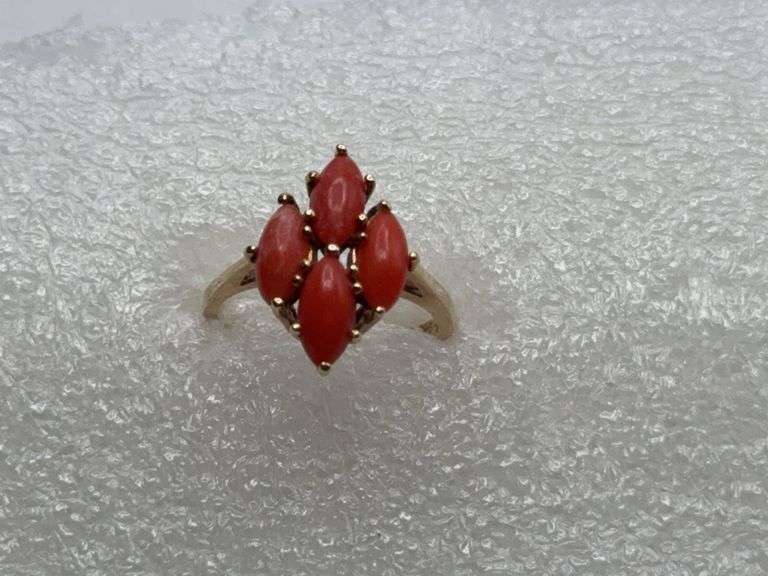 Coral 10 kt Gold Ladies Ring Size 6 1/4