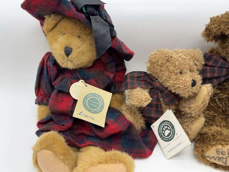 Boyds Bears Out For A Stroll
