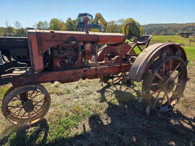 Restoration project Allis Chalmers Tractor w/steel wheels