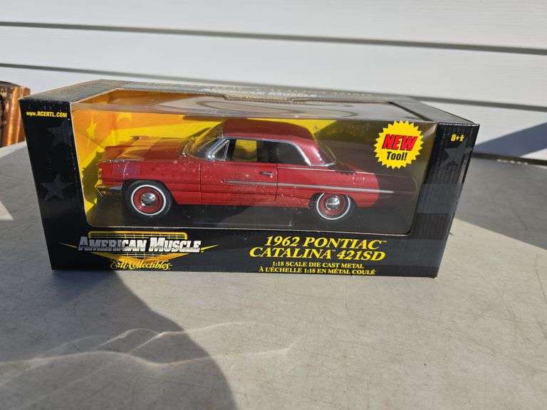 ERTL 1962 PONTIAC CATALINA 1:18 SCALE