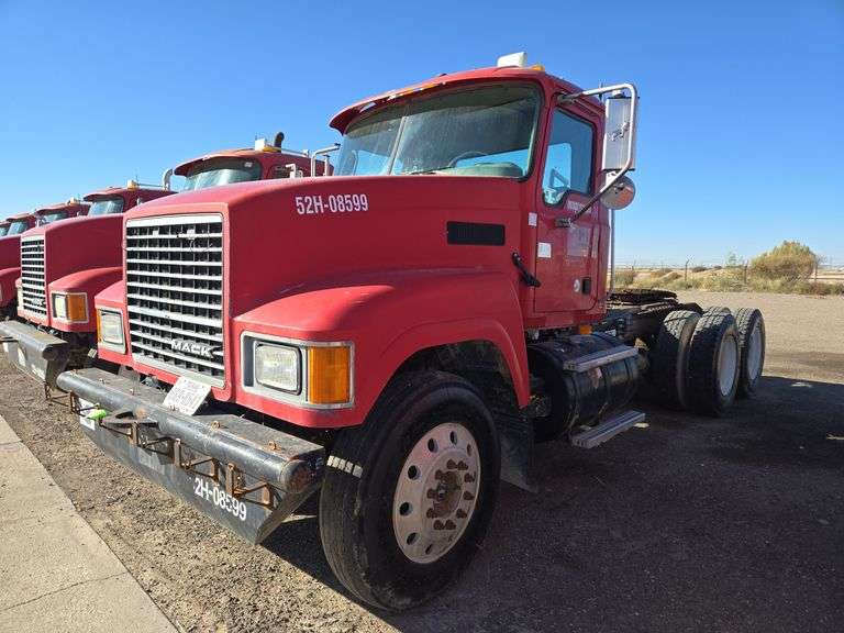 2008 Mack CHU613 Showing 58,342 mi, hrs unknown- doesn't run