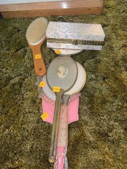 Assorted Vanity Items