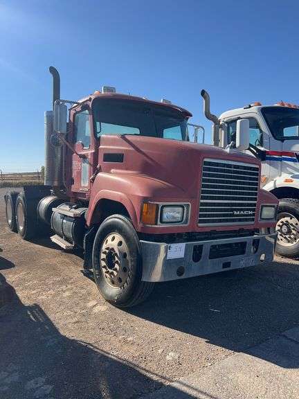 2009 Mack CHU613 Showing 55,413 mi, 7,623 hrs- runs