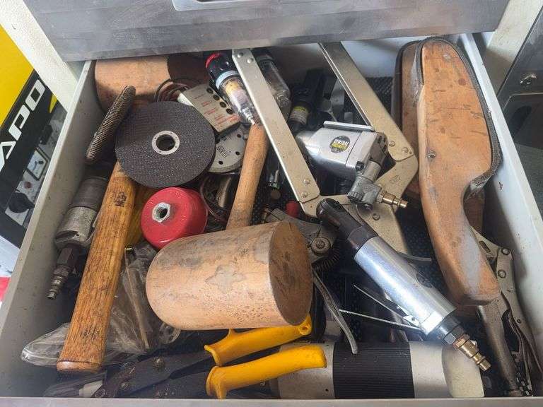 Drawer of Misc Tools, Air Tools