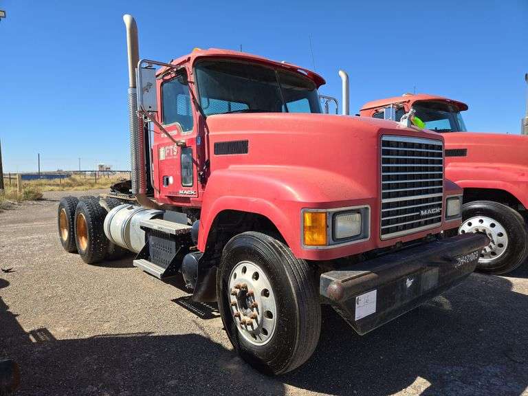 2012 Mack CHU613 Showing 43,627 mi, 9,677 hrs- runs