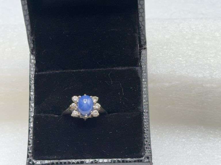 Lovely Star Sapphire 14 kt White Gold with Diamond Accents Ladies Ring Size 6