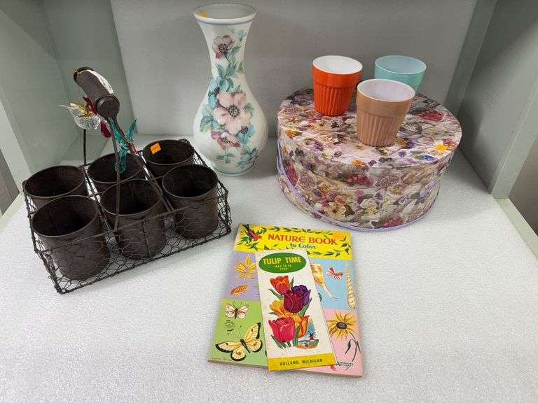 Vintage hazel atlas flower pots 3 humming birds & WV flowered vase