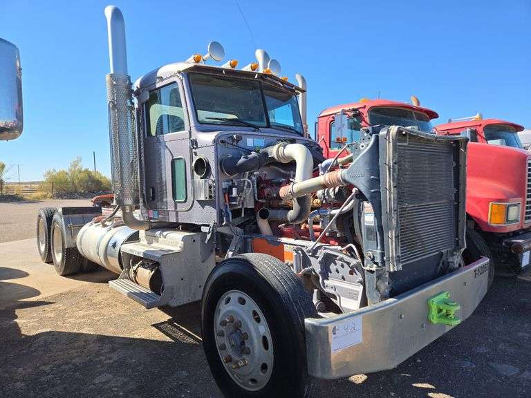 2012 Peterbilt 388 miles & hrs unknown- doesn't run