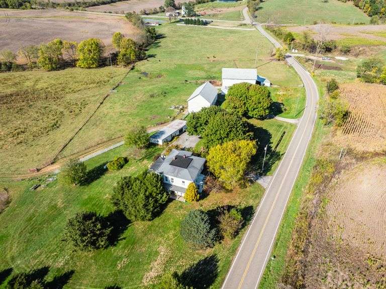 15.8 Acre Farmstead Near L...
