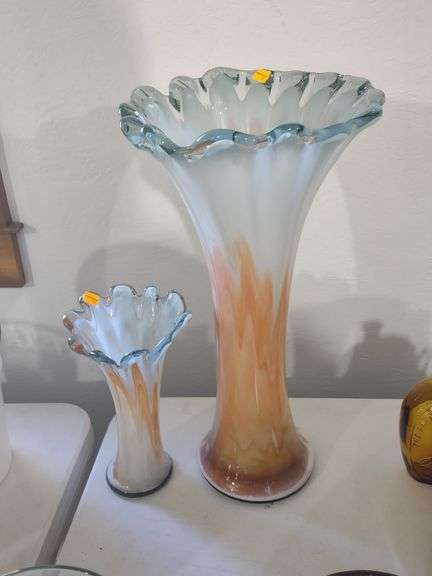 HAND BLOWN VASE 2