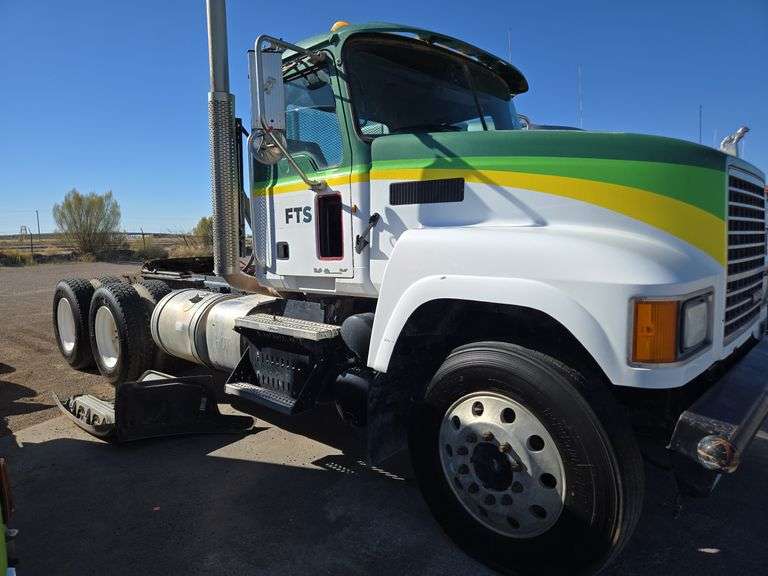 2011 Mack CHU613 showing 45,089 mi, 22,316 hrs- doesn't run