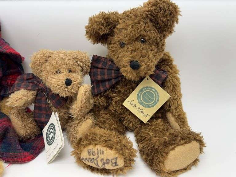 Boyds Bears Out For A Stroll