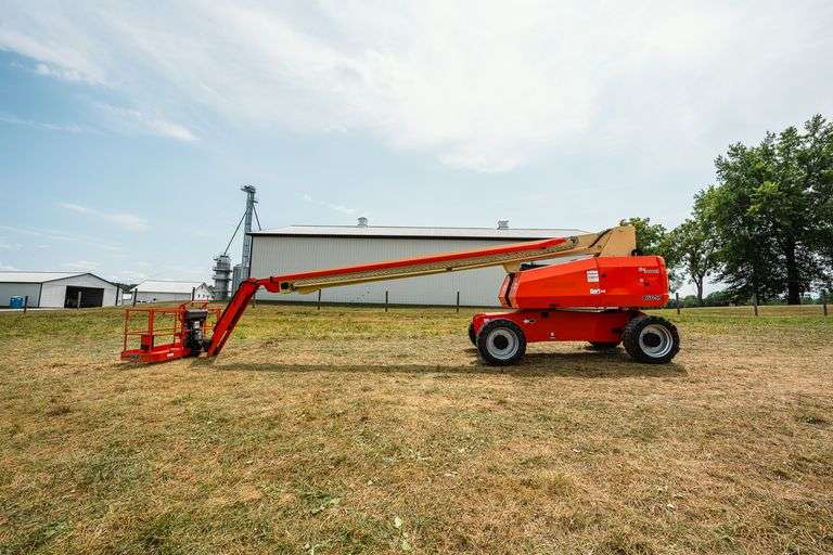 2012 JLG 860 SELF PROPELLED BOOM LIFT