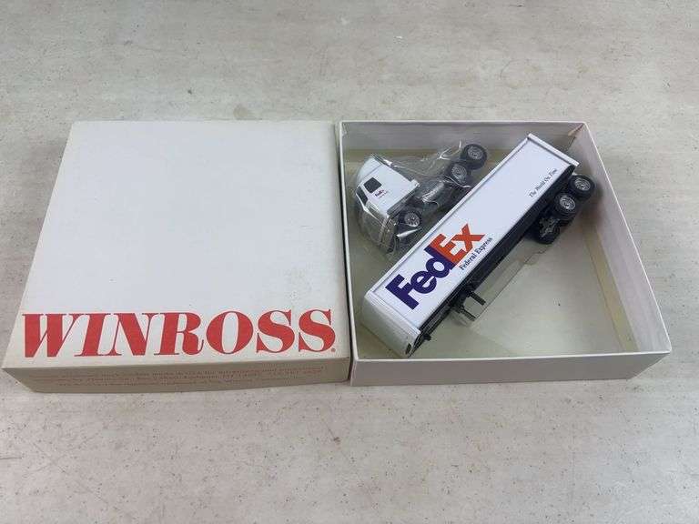 Winross FedEx 1/64 Scale Semi