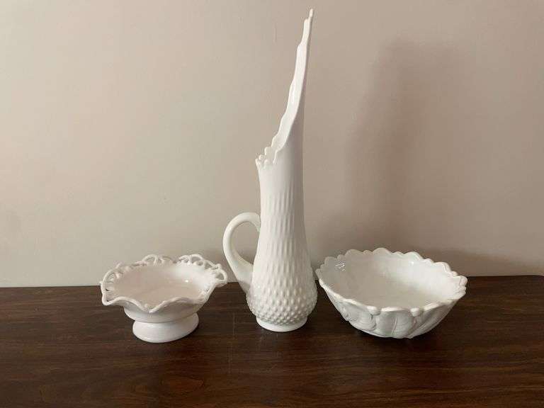 Fenton marked vase with (2) other unmarked pieces