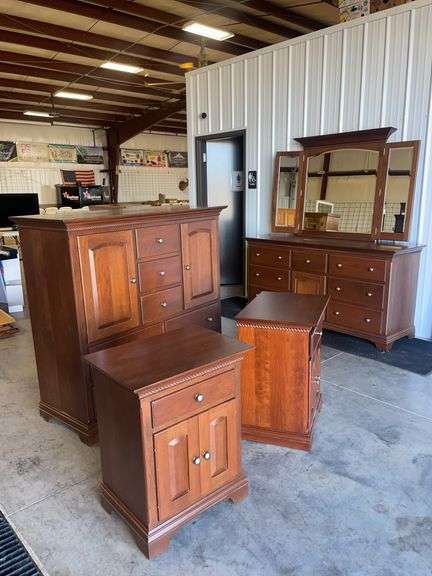 5-piece Cherry Queen Bedroom set