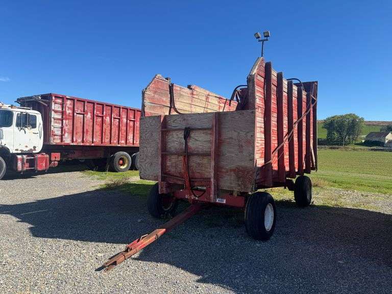 16’ silage wooden dump wagon