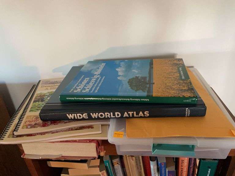 Miscellaneous books - Atlas, medical, and more - see photos