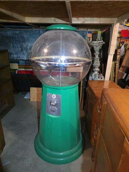 BEAVER LARGE BUBBLE GUM MACHINE 66" TALL