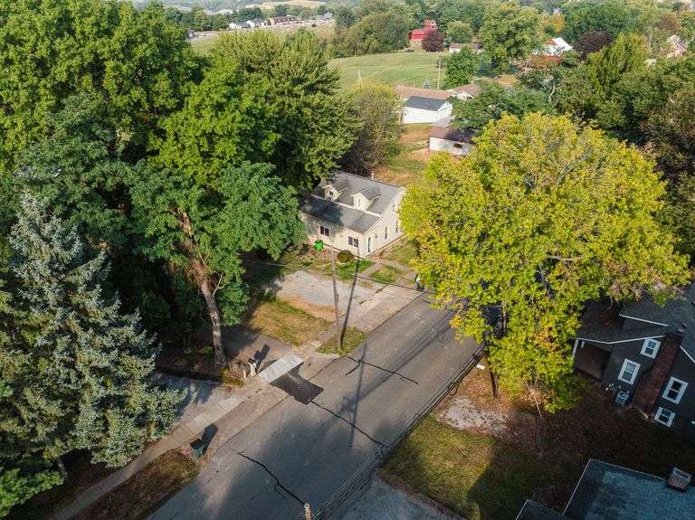 Parcel 1: 114’x174’ Lot – Includes Home & Barn
