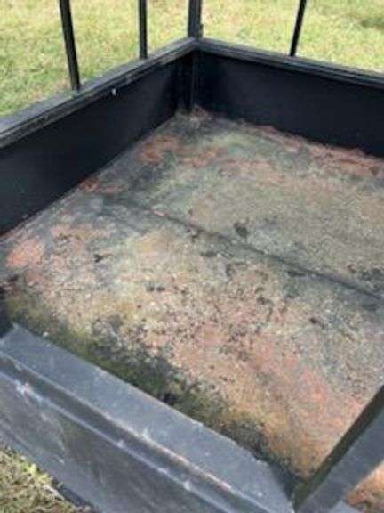 6' x 10' livestock feeder - good condition