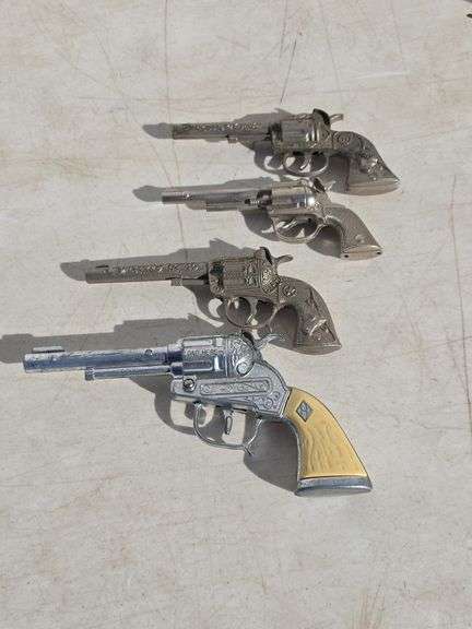 LOT OF 4 CAP GUNS INCLUDING STAR, PET, TEXAS