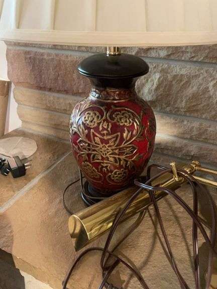 (2) matching lamps, desk lamp, and vases