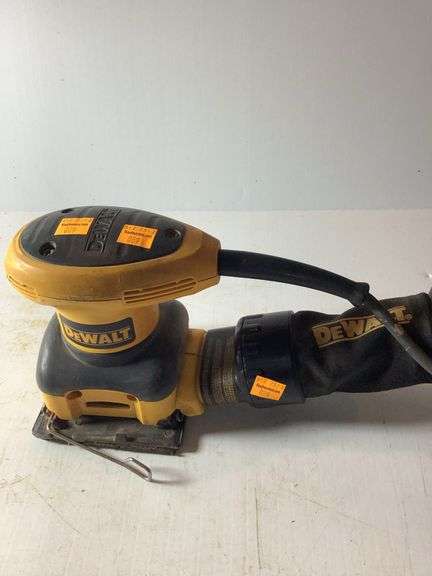 DeWalt 1/4 sheet palm sander