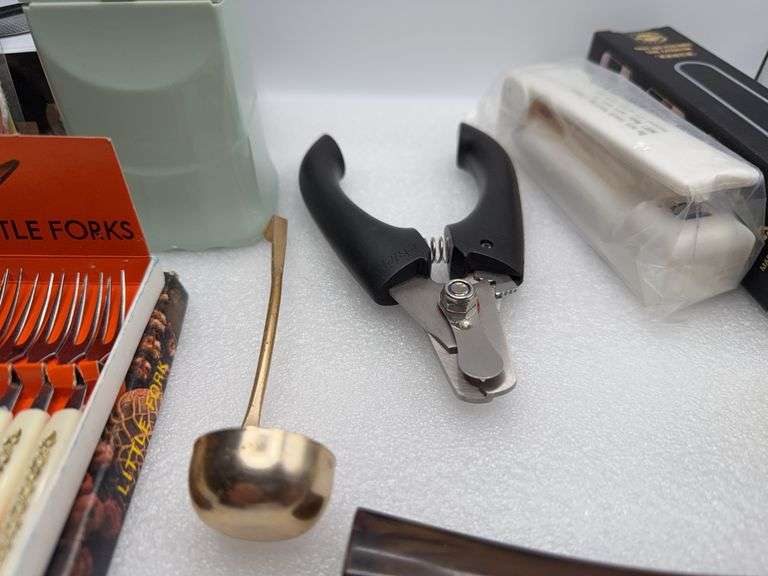 Kitchenware Assortment