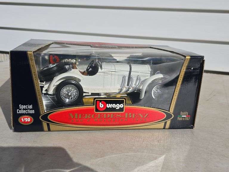 BURAGO 1936 MERCEDES BENZ ROADSTER 1:18 SCALE IN BOX