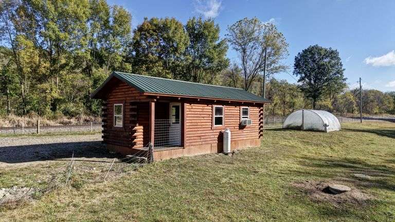 Rustic Homesteader’s Ret...