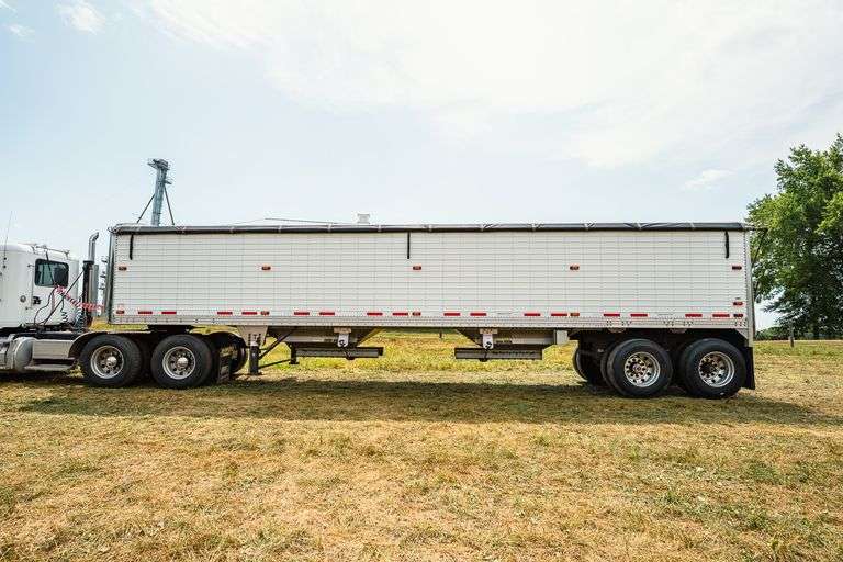 2013 TIMPTE SUPER HOPPER GRAIN TRAILER