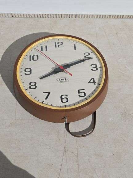 P AND I INDUSTRIES ELECTRIC CLOCK