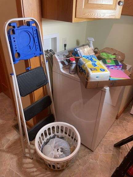 4 ft. Safety 1st ladder, laundry basket, clothespins, scour pad, napkins & mode