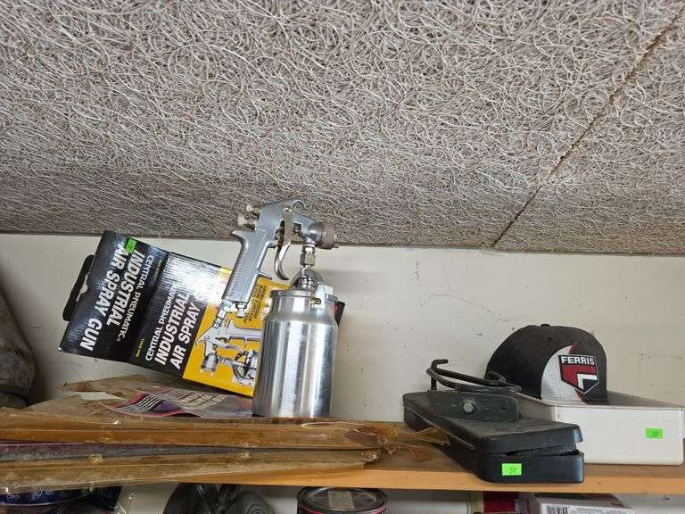 Safety triangle,  Air sprayer gun