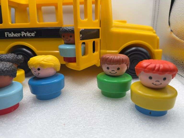 1991 Fisher Price Little People Big Yellow School Bus with 8 People