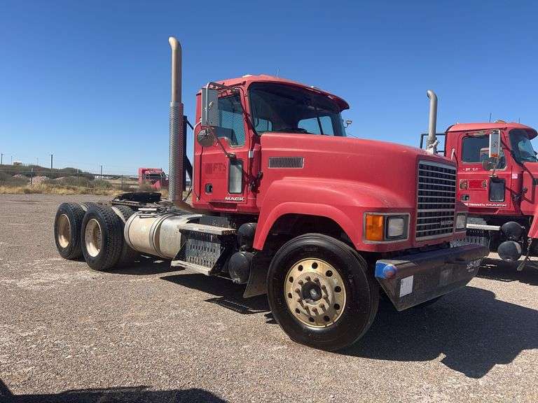 2011 Mack CHU613 Showing 53,569 mi, 12,861 hrs- runs