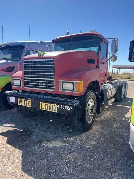 2013 Mack CHU613 Showing 128,468 mi, 8,739 hrs- runs