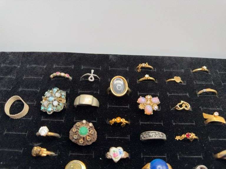 COSTUME RINGS
