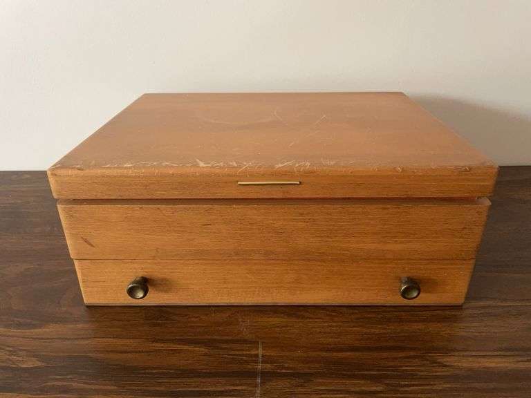 Oneida dinner utensil set