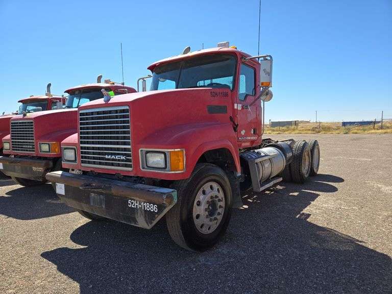 2011 Mack CHU613 Showing 31,858 mi, hrs unknown- runs