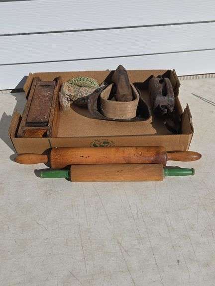 LOT OF EARLY PRIMITIVES