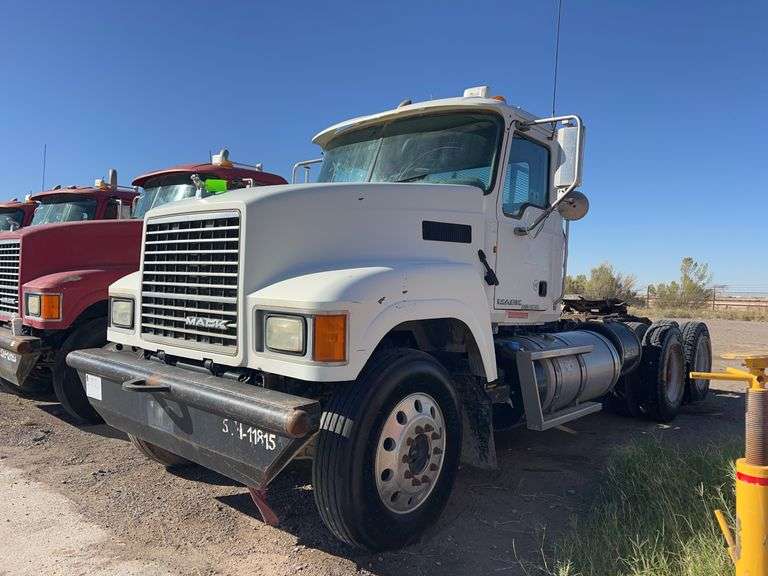 2011 Mack CHU613 Showing 65,148 mi, 19,008 hrs- runs