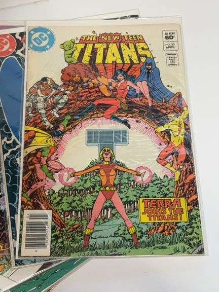 (13) The New Teen Titans Comics