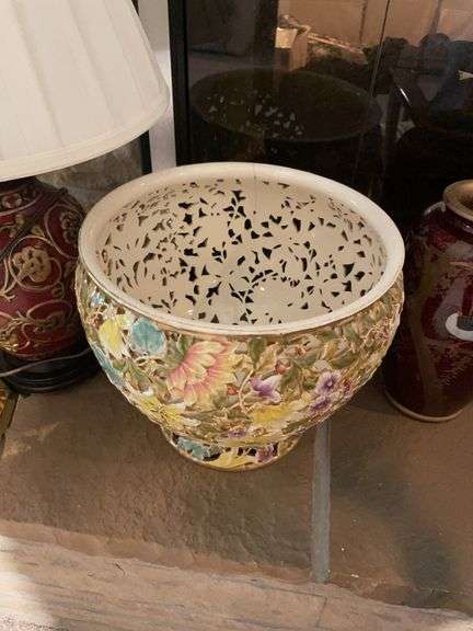 (2) matching lamps, desk lamp, and vases