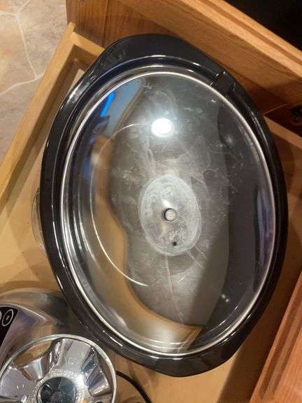 Crock pot slow cooker & Cuisinart blender/food processor w/ attachments