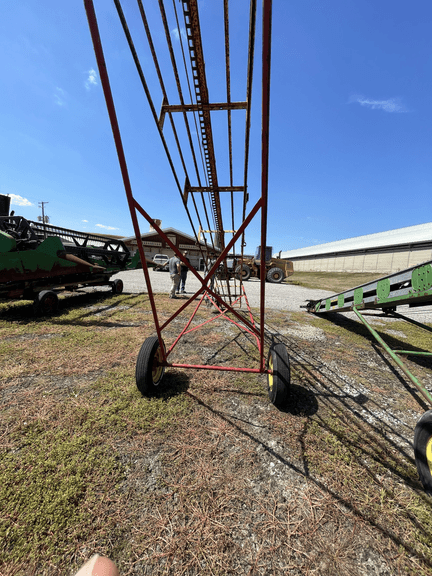 Skeleton hay elevator 27'